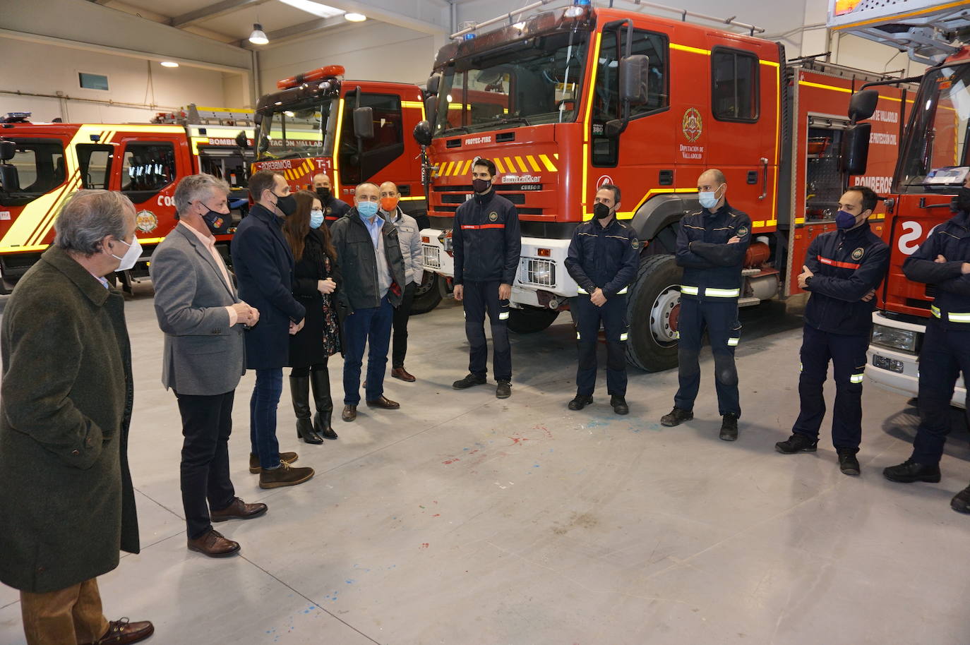 El alcalde de Arroyo, Sarbelio Fernández, dio la bienvenida a los nuevos bomberos del parque de Arroyo y les agradeció su esfuerzo y profesionalidad con los mejores deseos para el desempeño de sus funciones. 