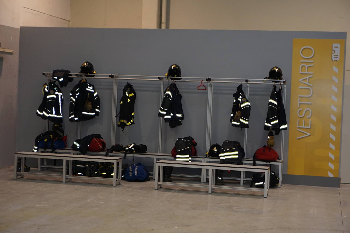 El alcalde de Arroyo, Sarbelio Fernández, dio la bienvenida a los nuevos bomberos del parque de Arroyo y les agradeció su esfuerzo y profesionalidad con los mejores deseos para el desempeño de sus funciones. 