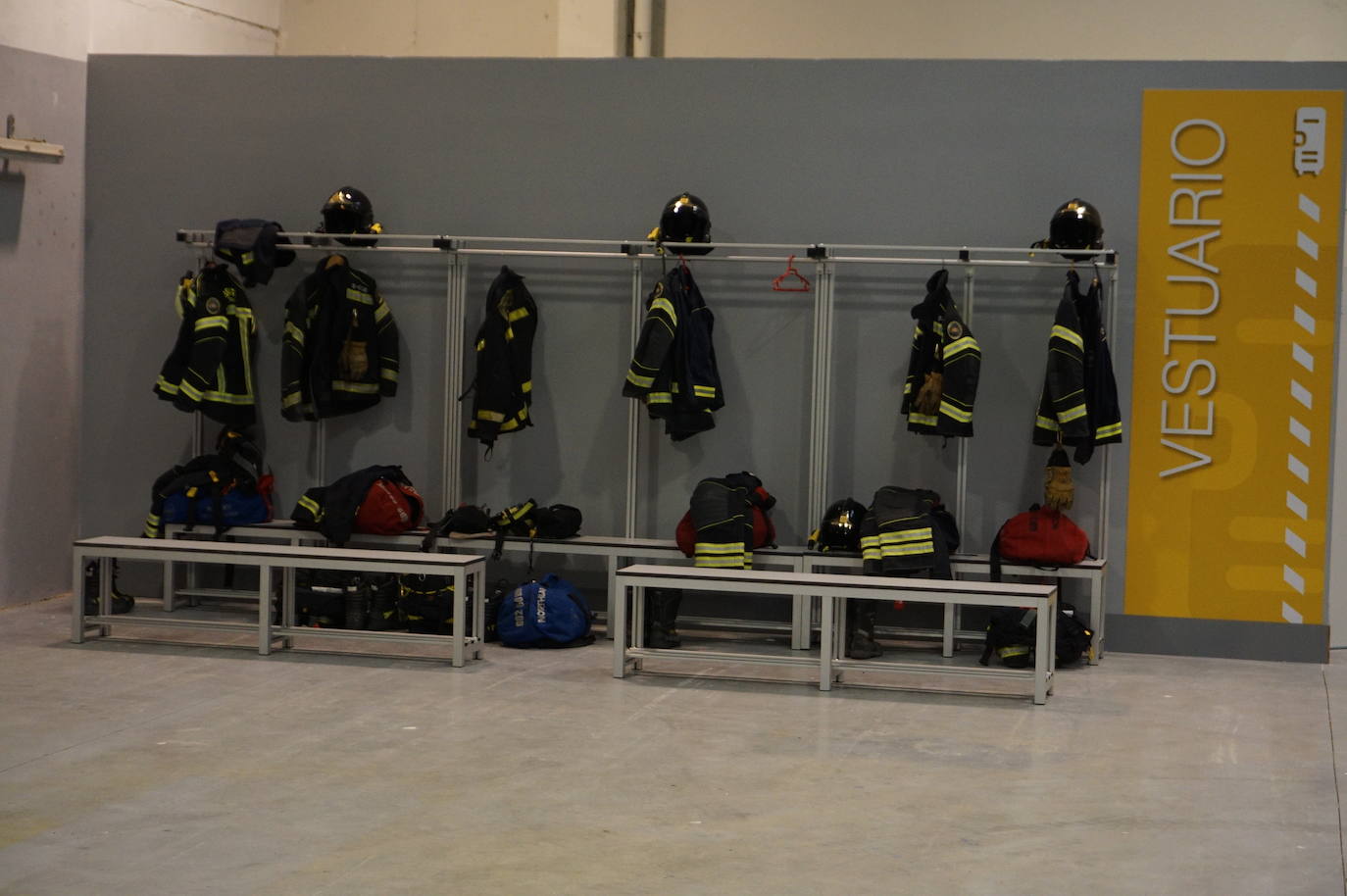 El alcalde de Arroyo, Sarbelio Fernández, dio la bienvenida a los nuevos bomberos del parque de Arroyo y les agradeció su esfuerzo y profesionalidad con los mejores deseos para el desempeño de sus funciones. 