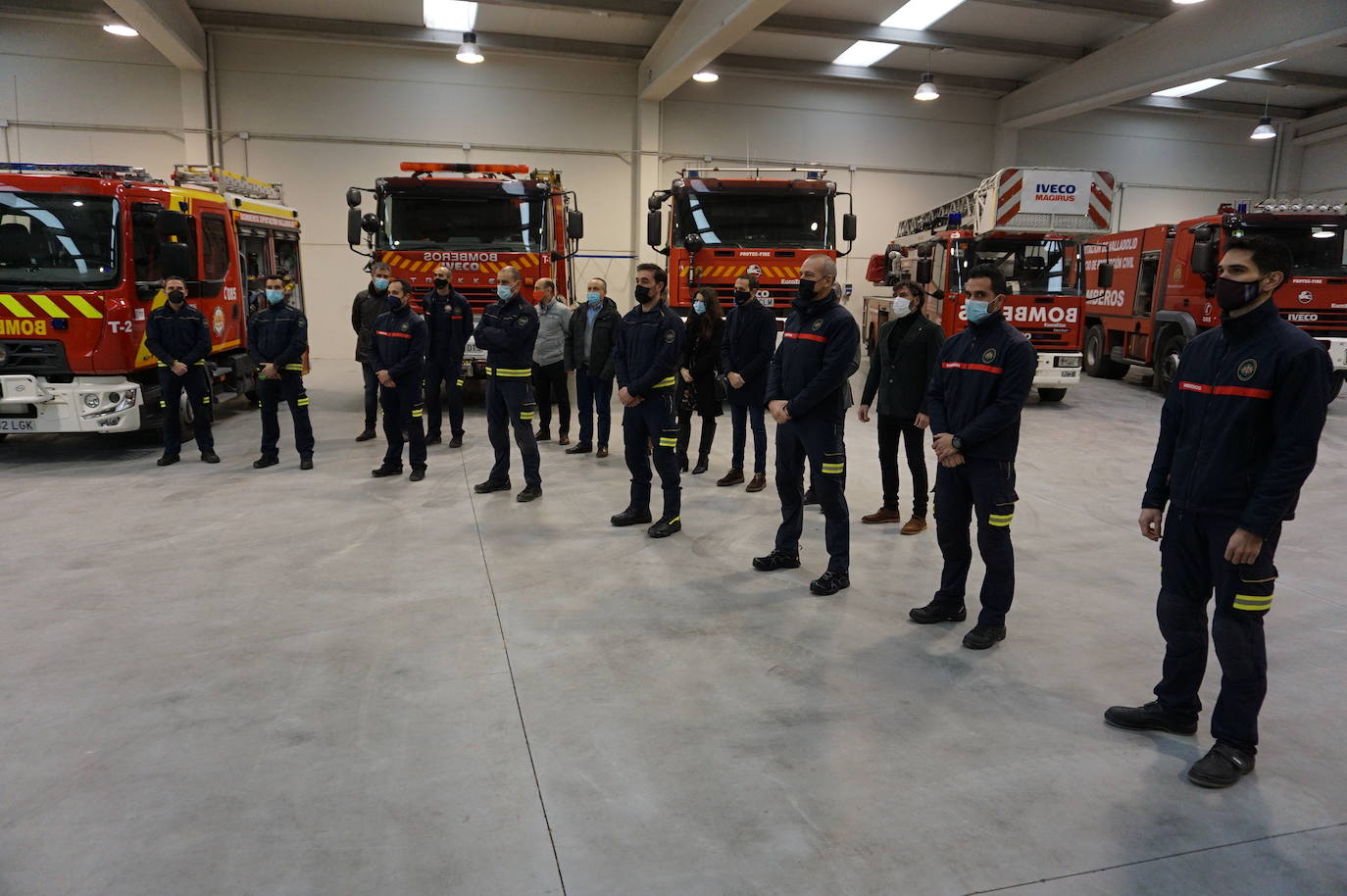 El alcalde de Arroyo, Sarbelio Fernández, dio la bienvenida a los nuevos bomberos del parque de Arroyo y les agradeció su esfuerzo y profesionalidad con los mejores deseos para el desempeño de sus funciones. 