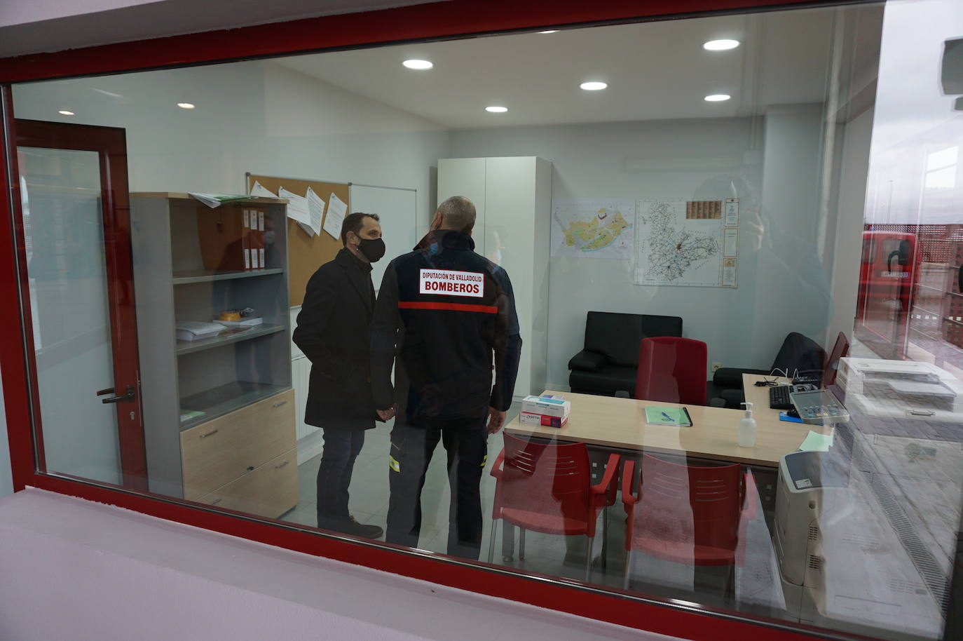 El alcalde de Arroyo, Sarbelio Fernández, dio la bienvenida a los nuevos bomberos del parque de Arroyo y les agradeció su esfuerzo y profesionalidad con los mejores deseos para el desempeño de sus funciones. 