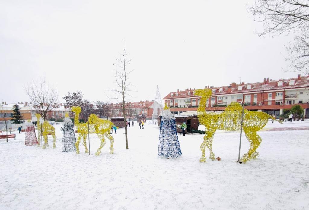 Aspecto que presentaba la plaza España de La Flecha, en Arroyo de la Encomienda,a primera hora de la mañana. 
