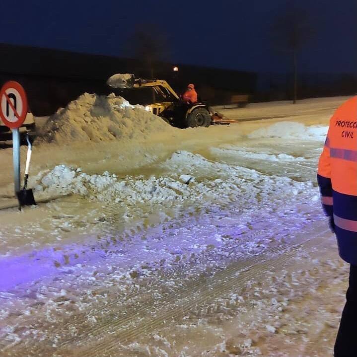Aspecto que presentaba la plaza España de La Flecha, en Arroyo de la Encomienda,a primera hora de la mañana. 