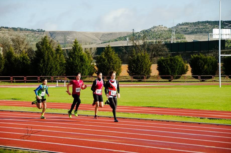 Los niños y jóvenes del Club Atletismo Arroyo regresaron a la competición el pasado fin de semana con muy buenos resultados. 