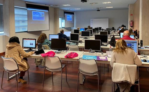Curso de formación en informática de Arroyo de la Encomienda dentro de su Plan de Empleo. 