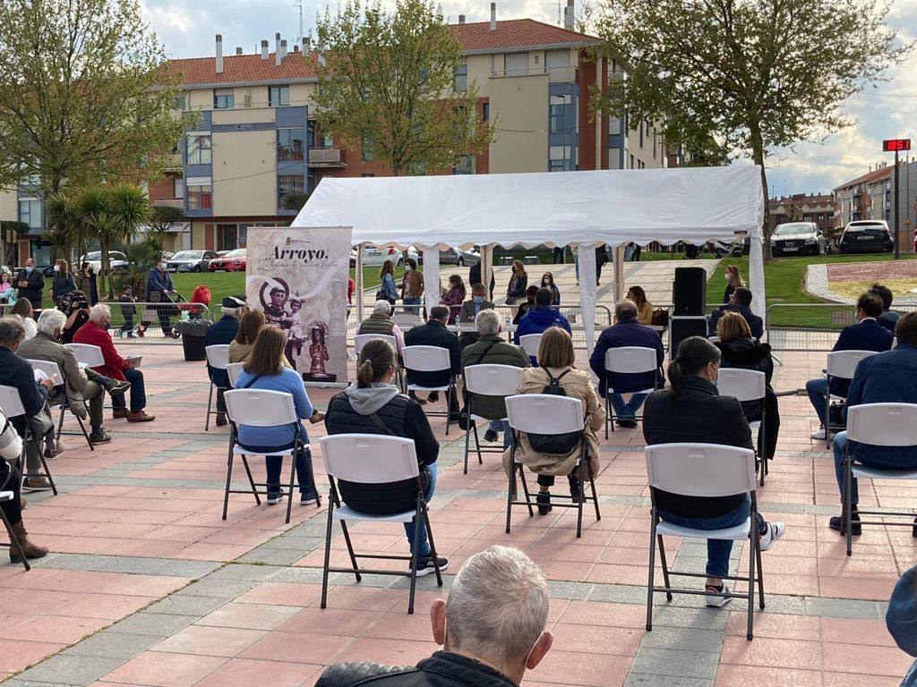 Todas las actividades de la I Feria del Libro de Arroyo han contado con destacada asistencia de público. 