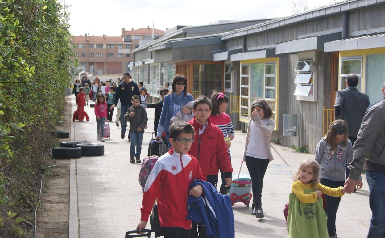 Cubiertas del colegio Margarita Salas que serán sustituidas este próximo verano. 