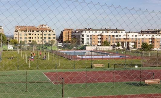 Instalaciones deportivas en Las Lomas de Arroyo.
