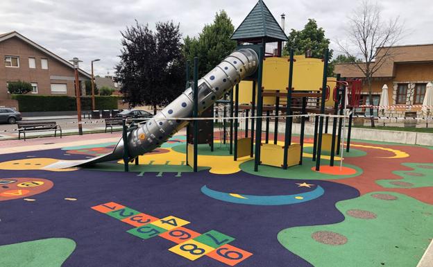Parque infantil de La Vega renovado. 