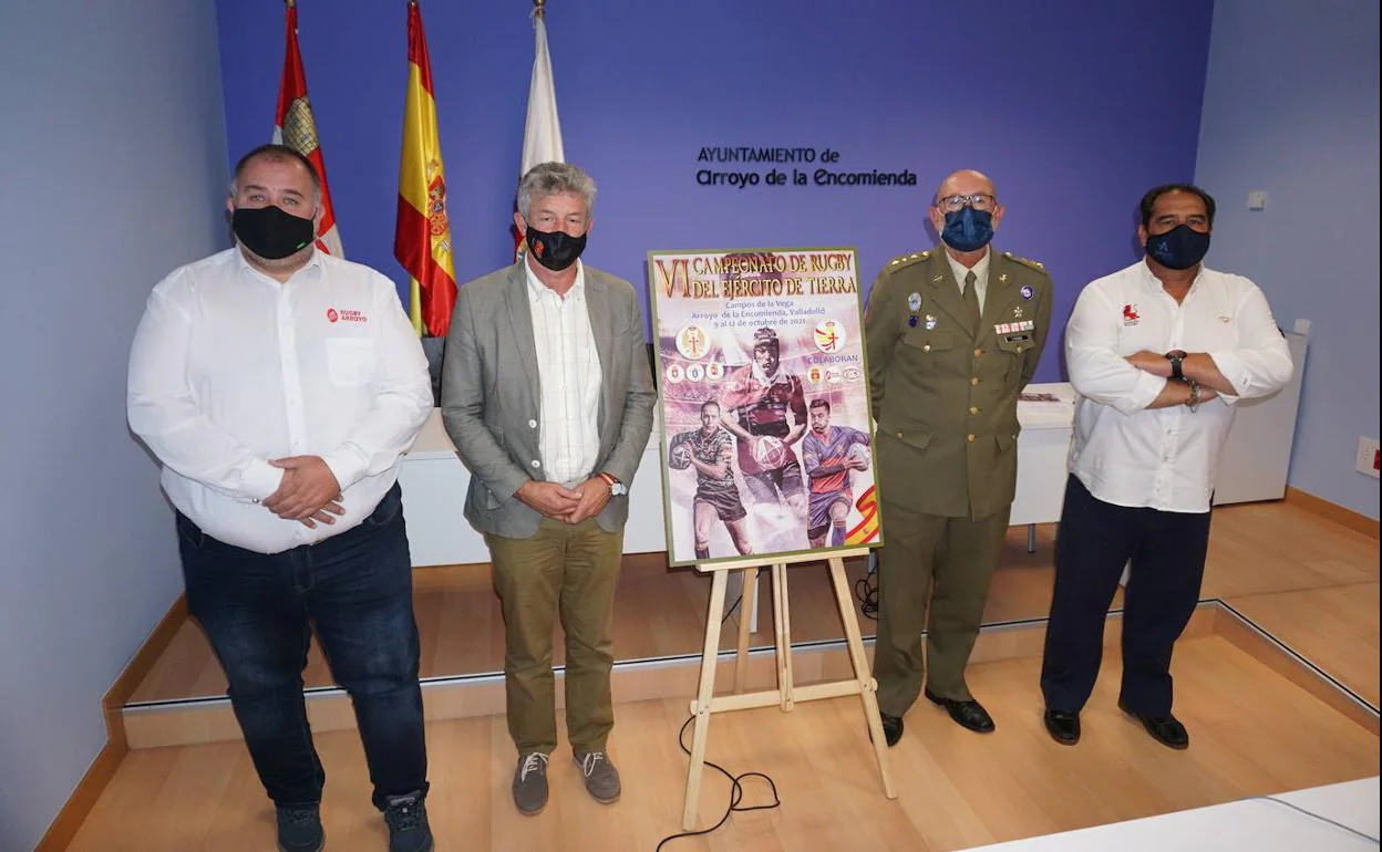 Foto de familia de los organizadores del campeonato de rugby militar de España que se celebra este puente festivo en Arroyo. 