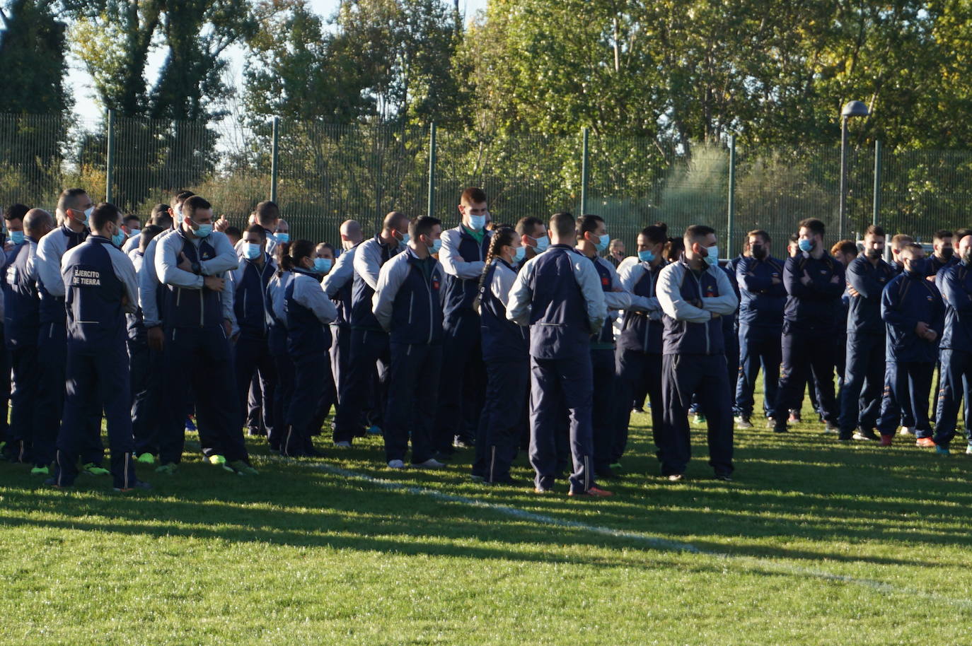 Durante todas las mañanas del pueste festivo se juegan los partidos en los campos de fútbol y rugby de La Vega, en Arroyo de la Encomienda. 
