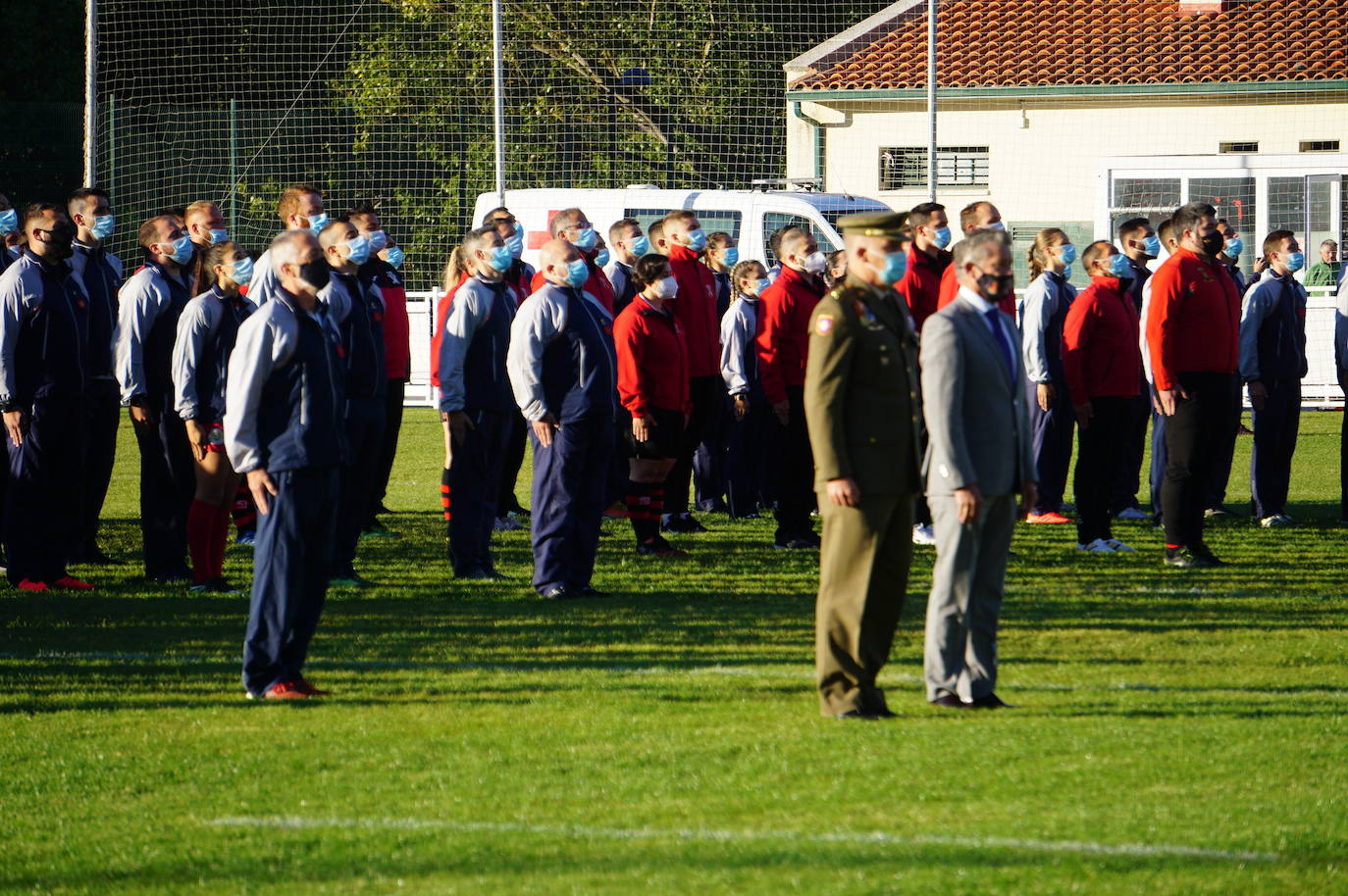Durante todas las mañanas del pueste festivo se juegan los partidos en los campos de fútbol y rugby de La Vega, en Arroyo de la Encomienda. 