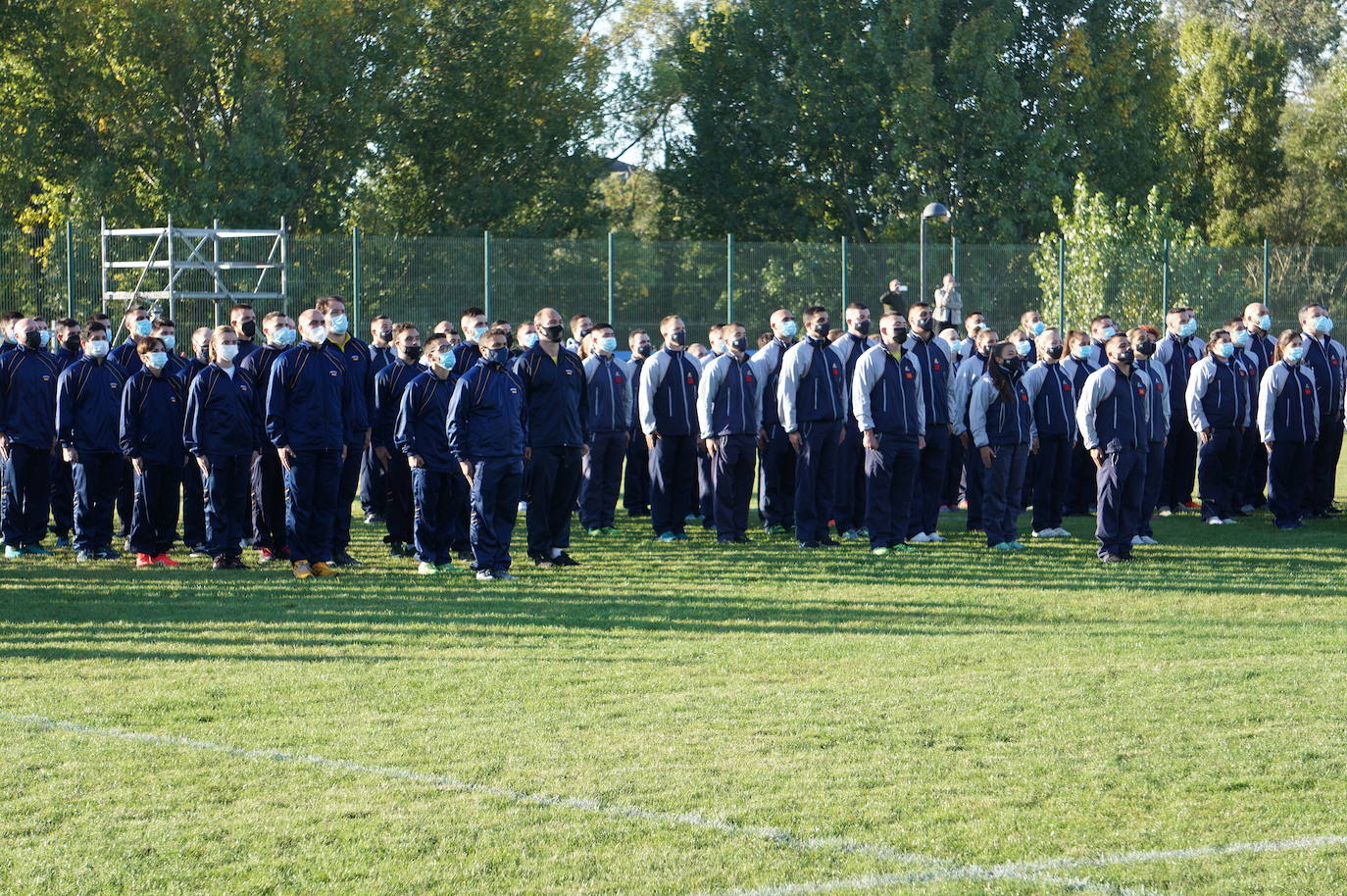 Durante todas las mañanas del pueste festivo se juegan los partidos en los campos de fútbol y rugby de La Vega, en Arroyo de la Encomienda. 