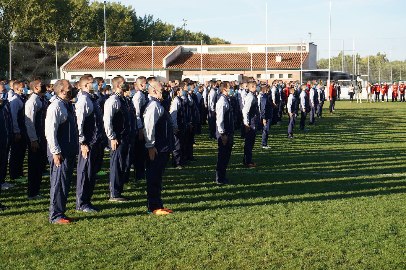Durante todas las mañanas del pueste festivo se juegan los partidos en los campos de fútbol y rugby de La Vega, en Arroyo de la Encomienda. 