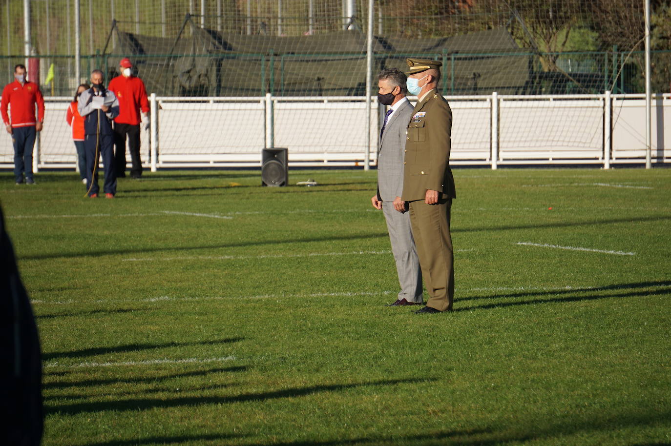 Durante todas las mañanas del pueste festivo se juegan los partidos en los campos de fútbol y rugby de La Vega, en Arroyo de la Encomienda. 