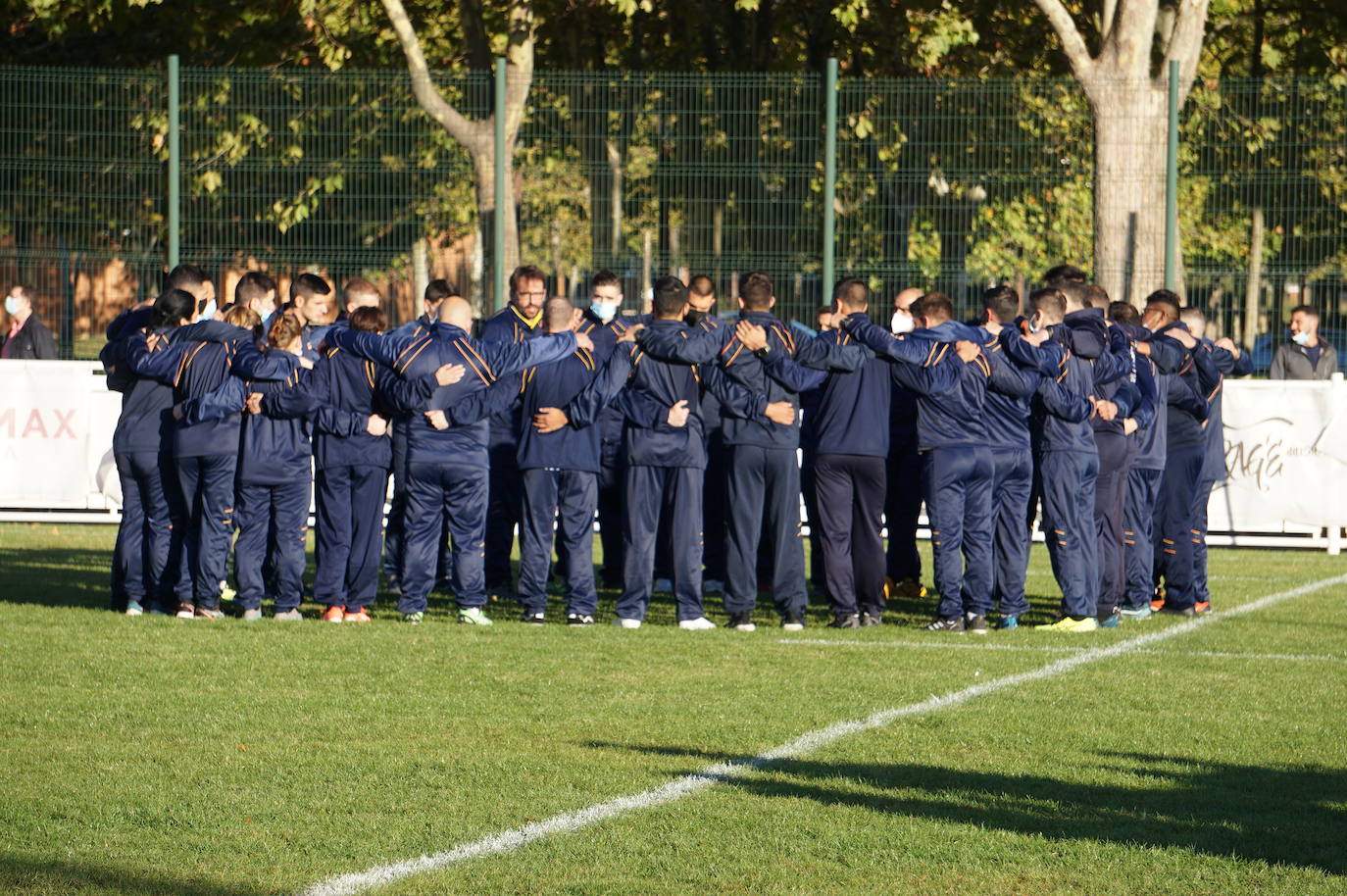 Durante todas las mañanas del pueste festivo se juegan los partidos en los campos de fútbol y rugby de La Vega, en Arroyo de la Encomienda. 