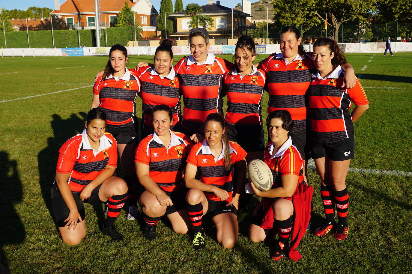 Durante todas las mañanas del pueste festivo se juegan los partidos en los campos de fútbol y rugby de La Vega, en Arroyo de la Encomienda. 