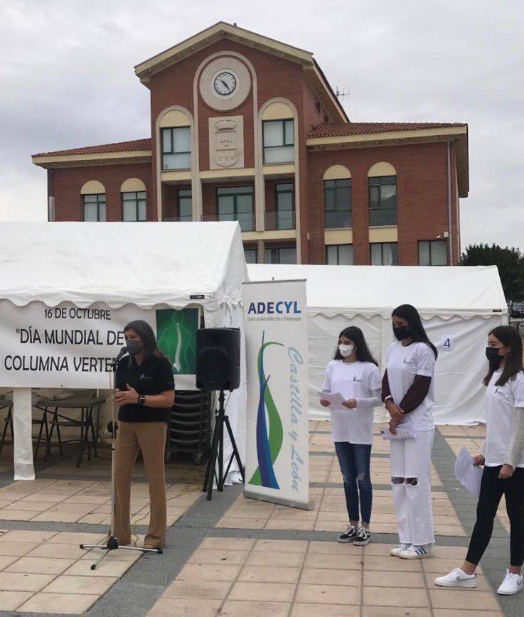 Participantes en la jornada de concienciación y apoyo a ADECYL en Arroyo de la Encomienda. 