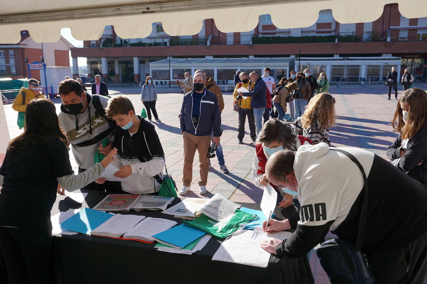 Más de un centenar de participantes en el I Rally Fotográfico de Arroyo de la Encomienda. 