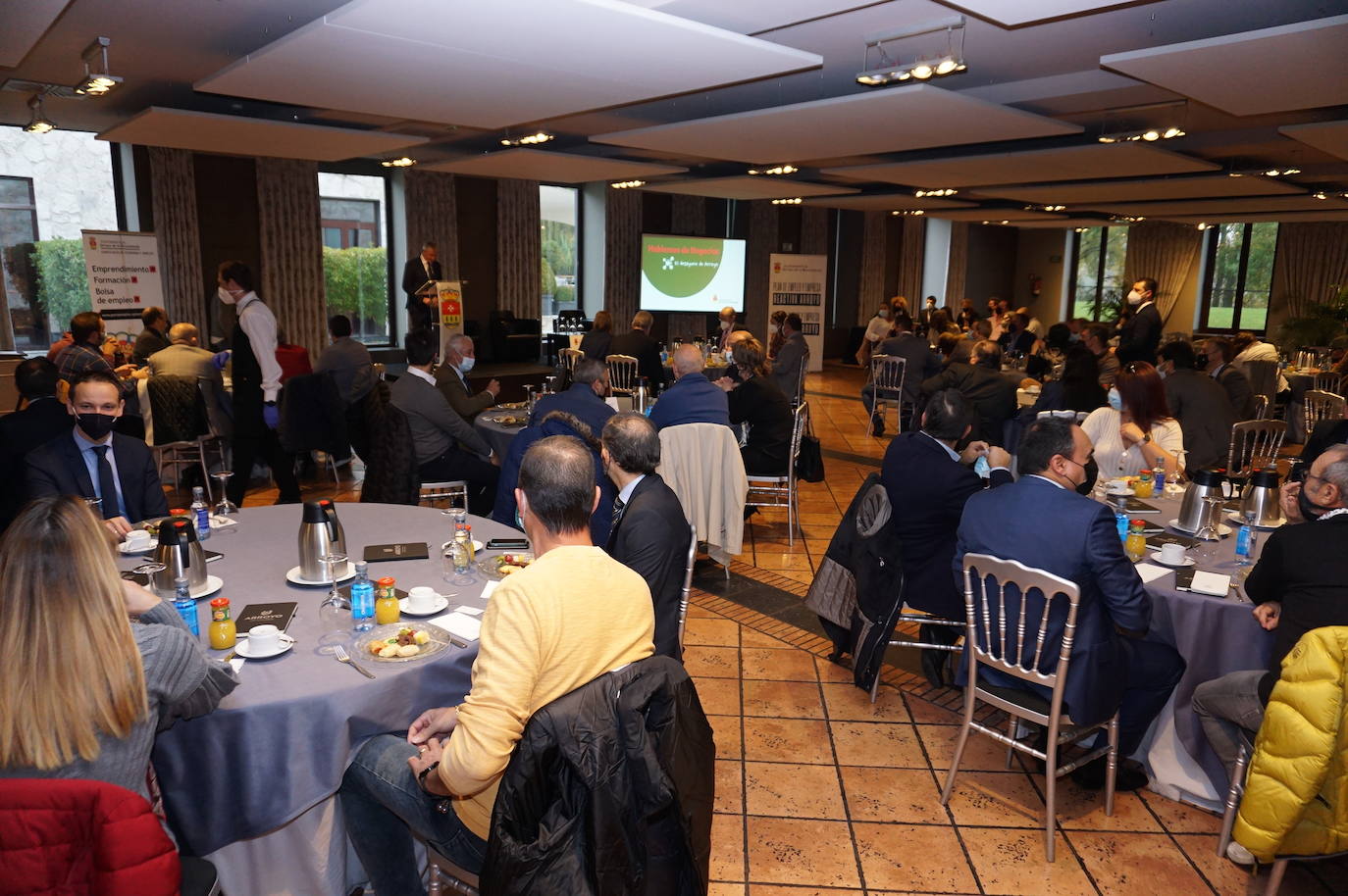 Más de un centenar de empresarios de Arroyo en el evento Hablemos de Negocios. 