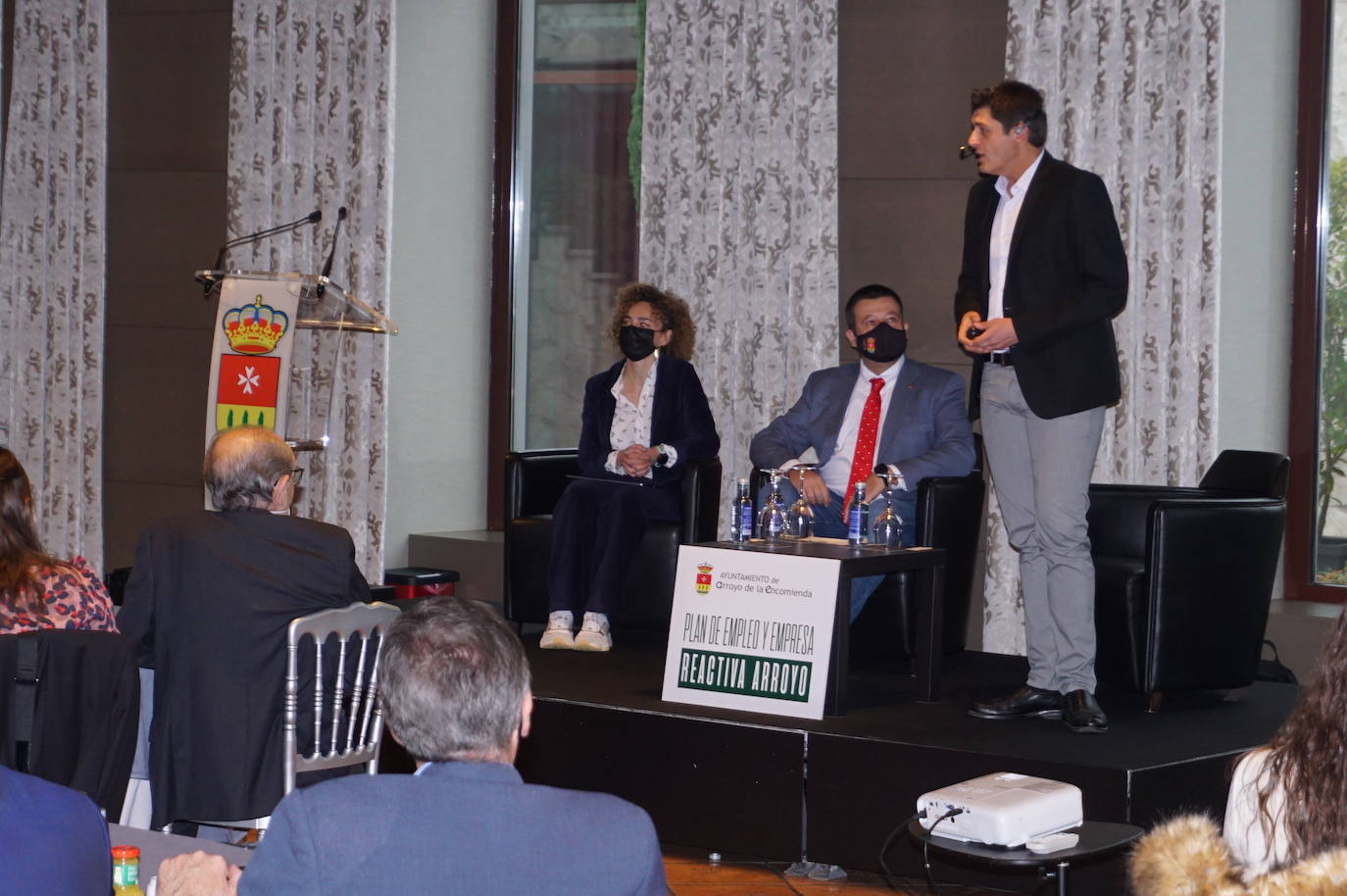 Más de un centenar de empresarios de Arroyo en el evento Hablemos de Negocios. 