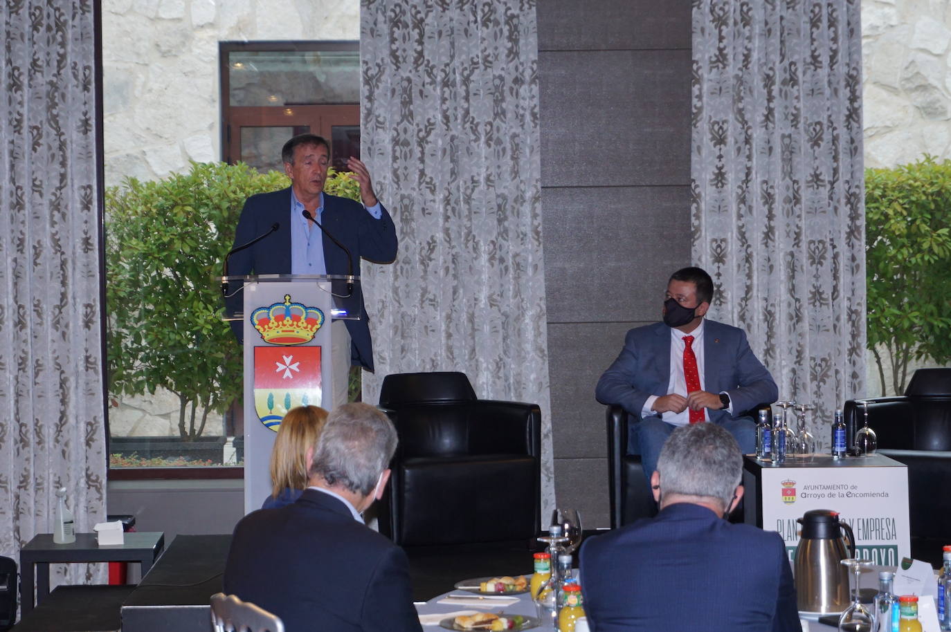 Más de un centenar de empresarios de Arroyo en el evento Hablemos de Negocios. 