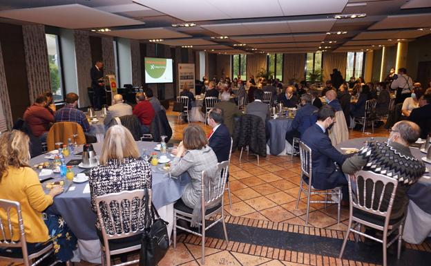 Desayuno de trabajo con un centenar de empresarios de Arroyo esta mañana. 