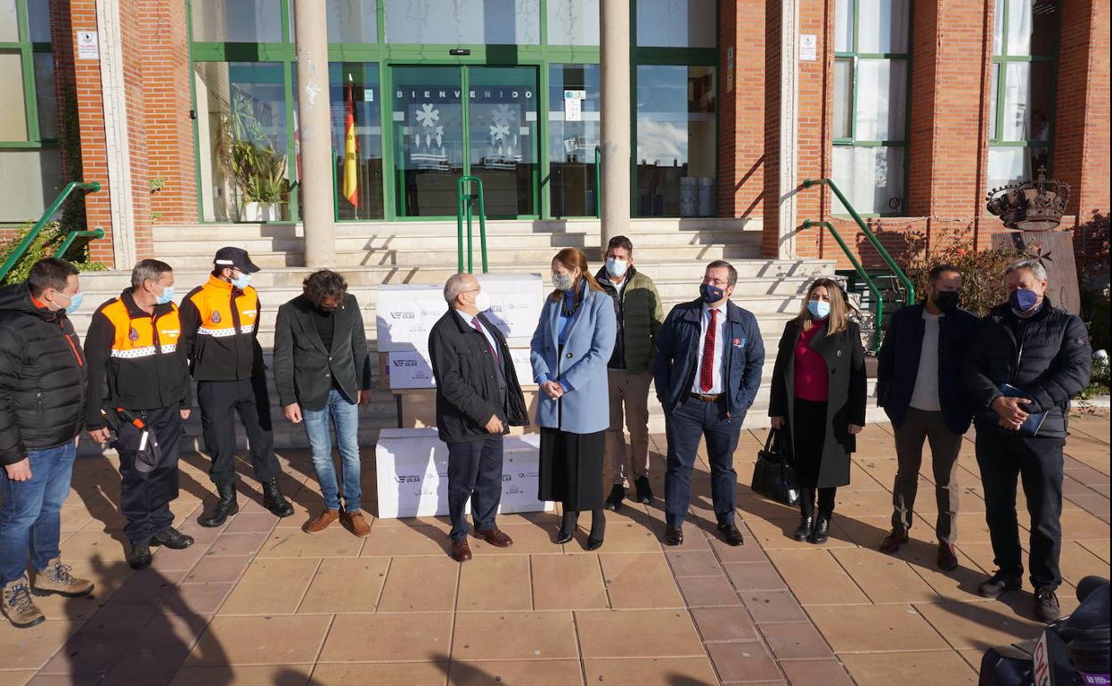 Acto de entrega del material para los afectados de La Palma. 