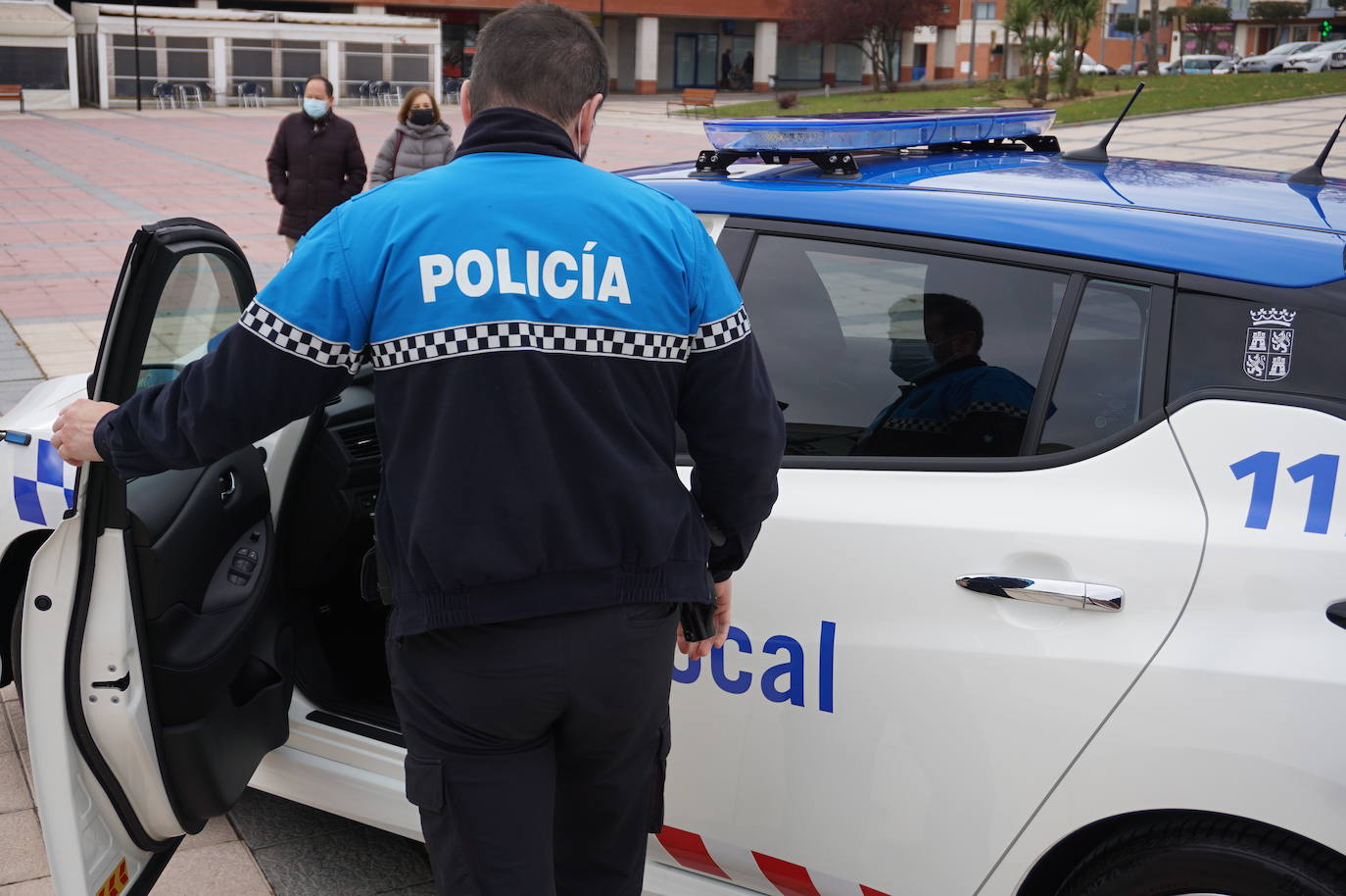 Presentación y entrega de los vehículos de la Policía Local de Arroyo. 