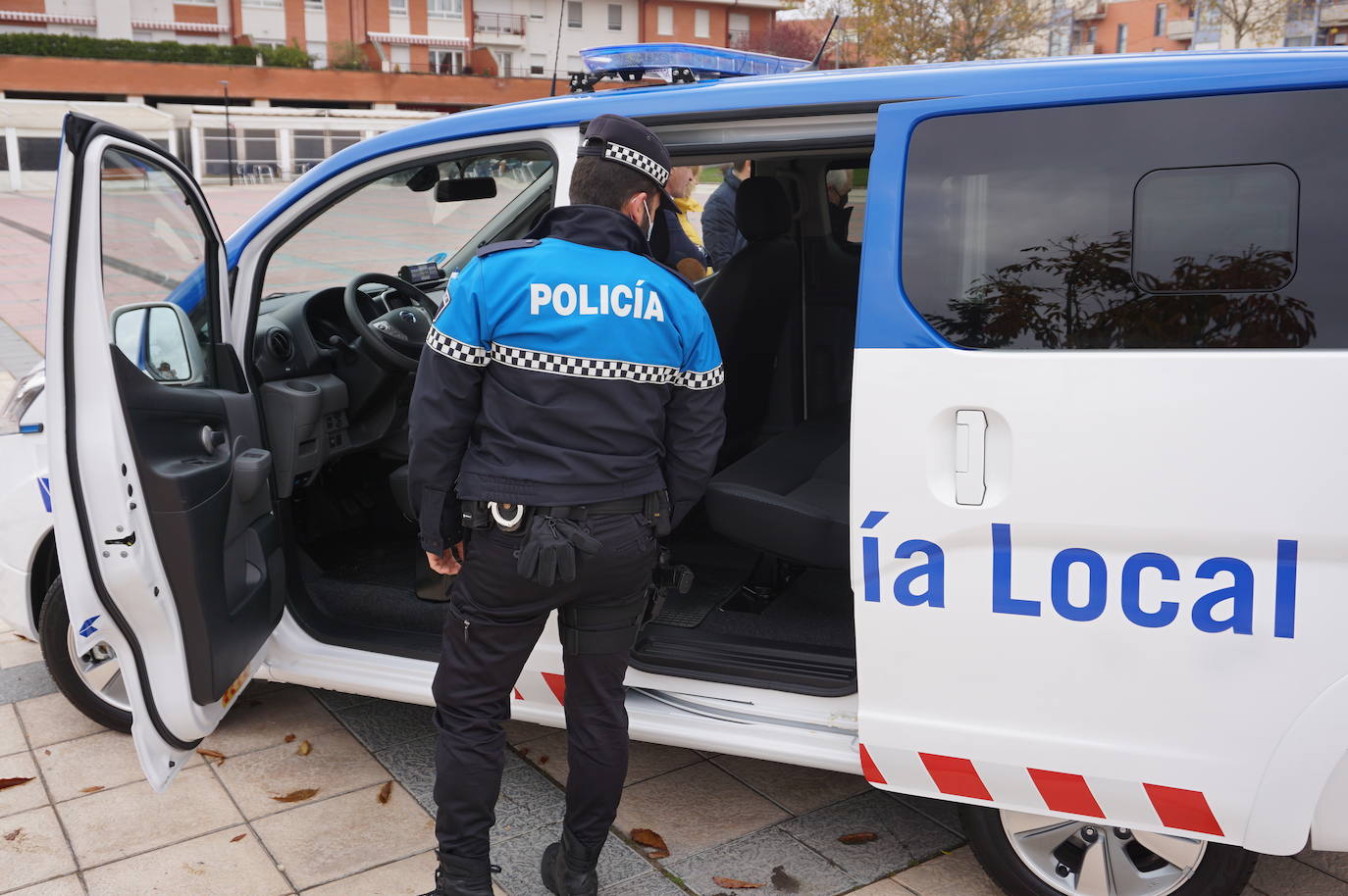 Presentación y entrega de los vehículos de la Policía Local de Arroyo. 