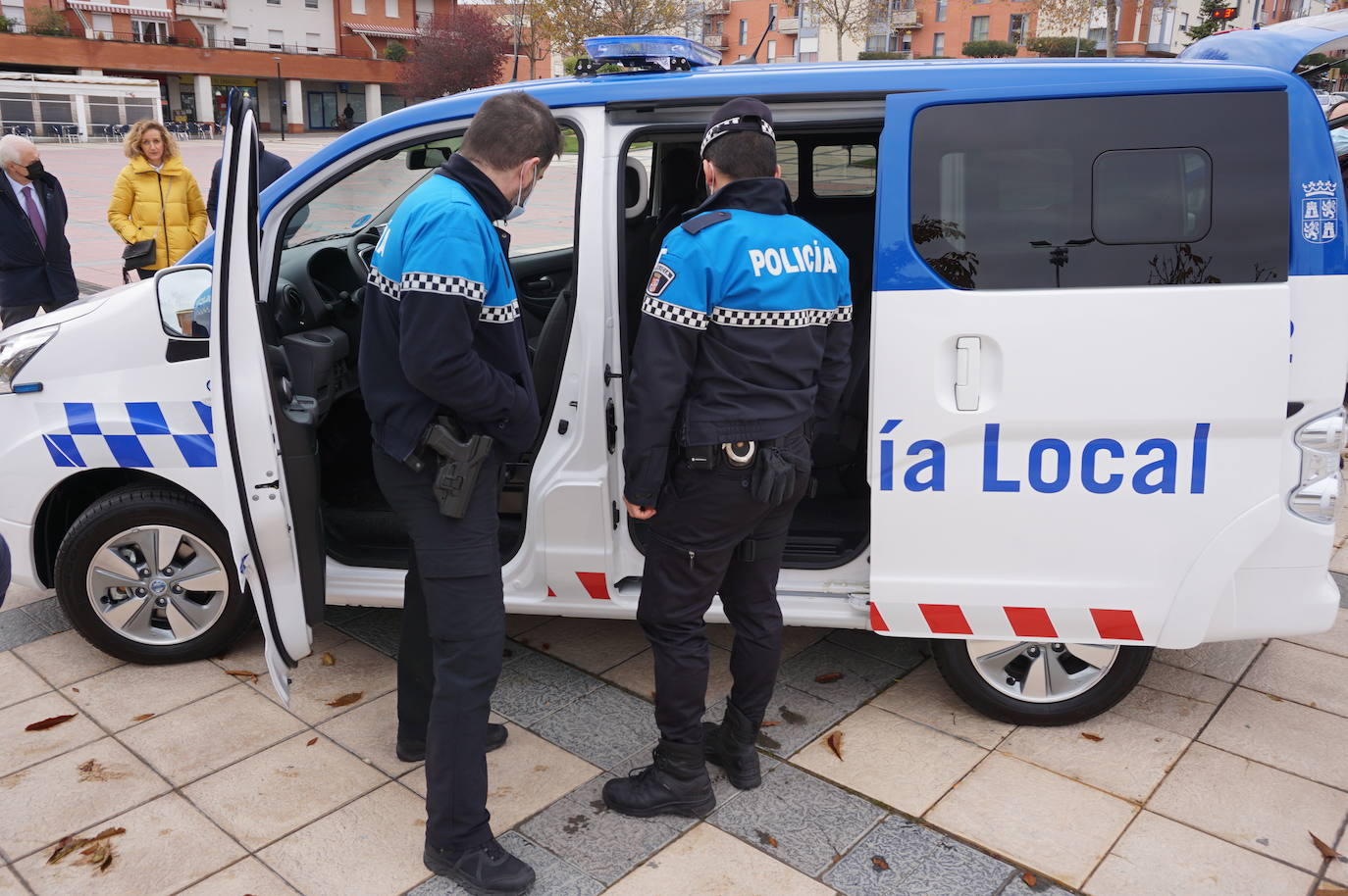 Presentación y entrega de los vehículos de la Policía Local de Arroyo. 