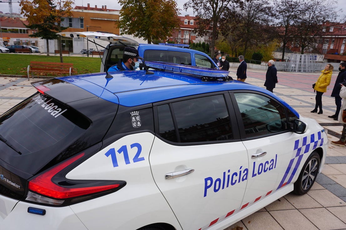 Presentación y entrega de los vehículos de la Policía Local de Arroyo. 