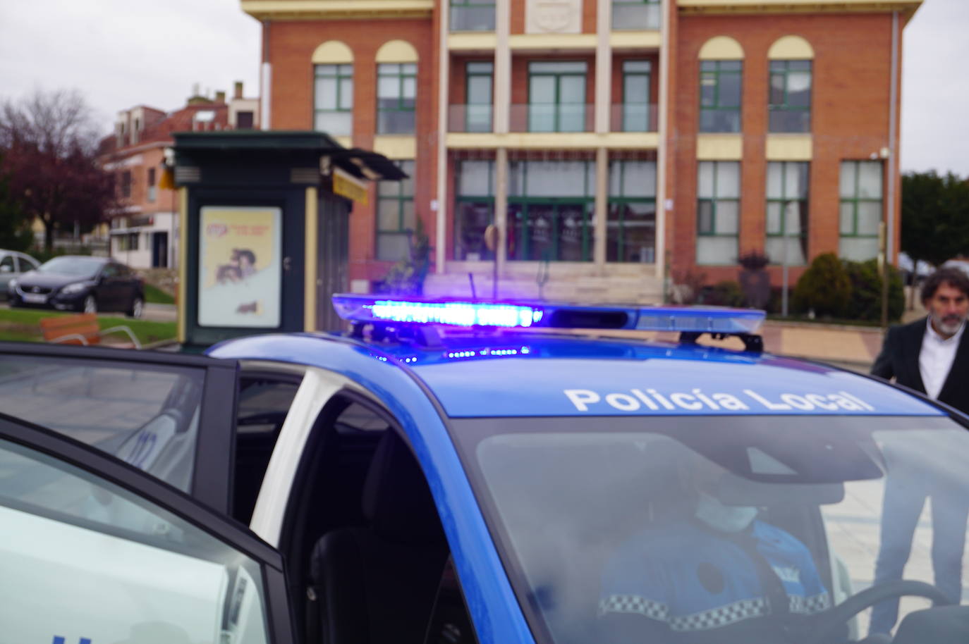 Presentación y entrega de los vehículos de la Policía Local de Arroyo. 