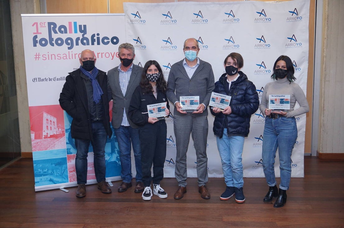 Premiados, autoridades y patricinadores del I Rally Fotográfico de Arroyo. 