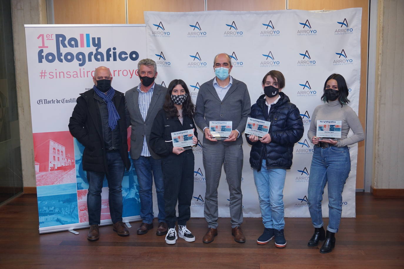 Premiados, autoridades y patricinadores del I Rally Fotográfico de Arroyo. 