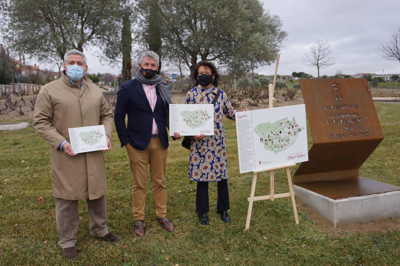 Una treintena de rotondas bautizadas con los nombres de los personajes de las novelas más importantes homenajean la obra de Miguel Delibes en Arroyo de la Encomienda. 