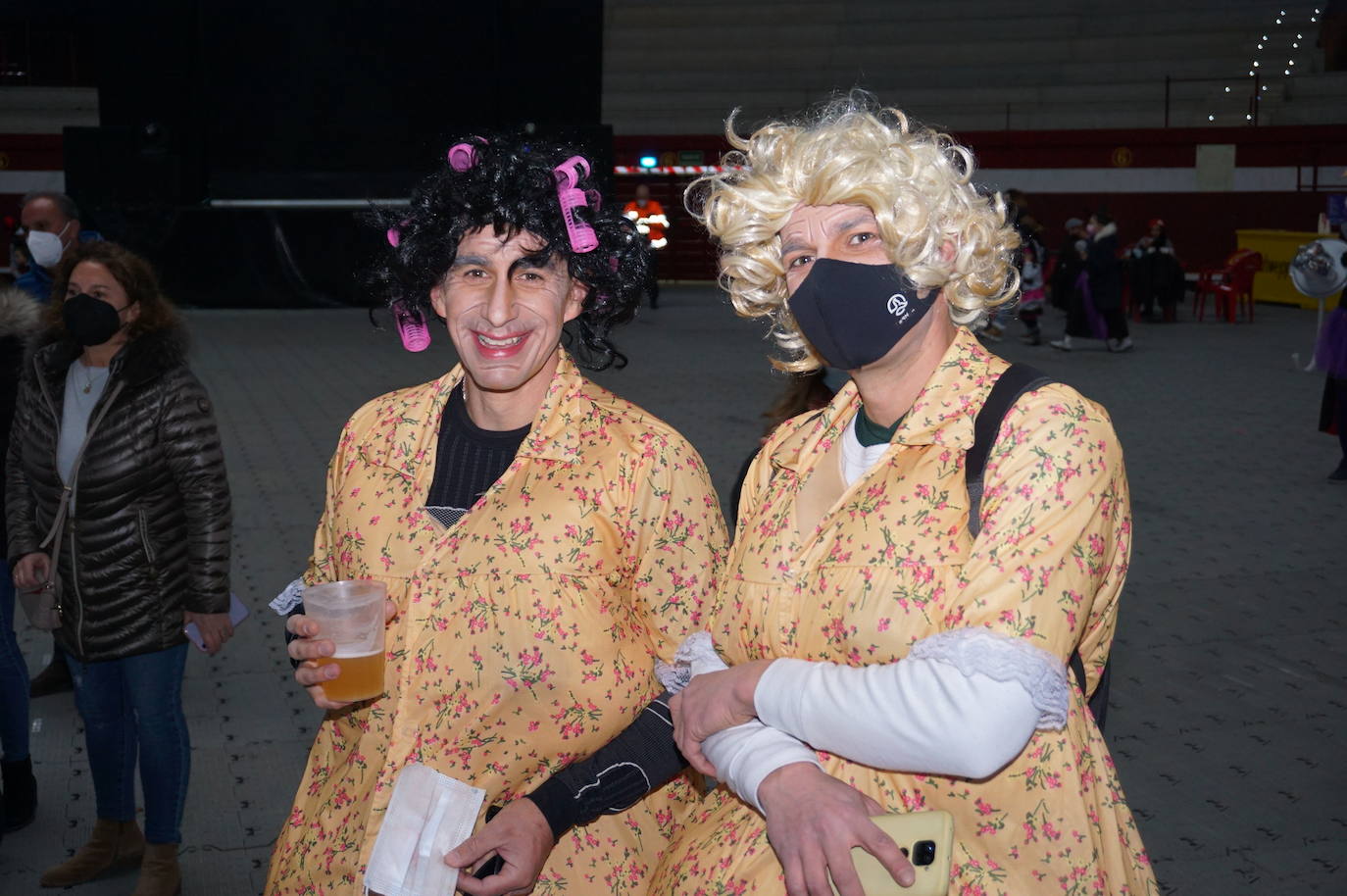 Superhéroes en el concurso de disfraces del carnaval de Arroyo. 