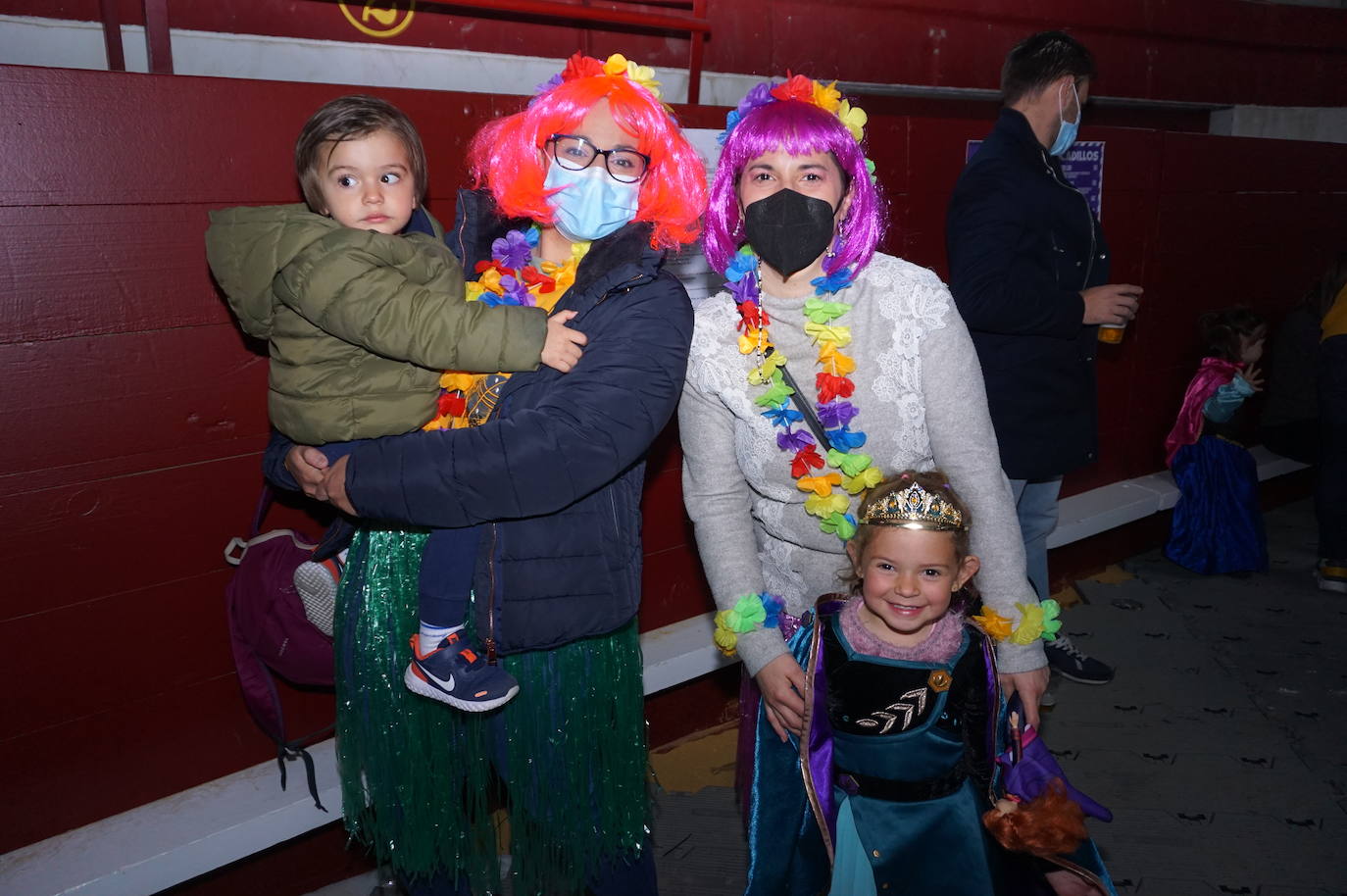 Superhéroes en el concurso de disfraces del carnaval de Arroyo. 