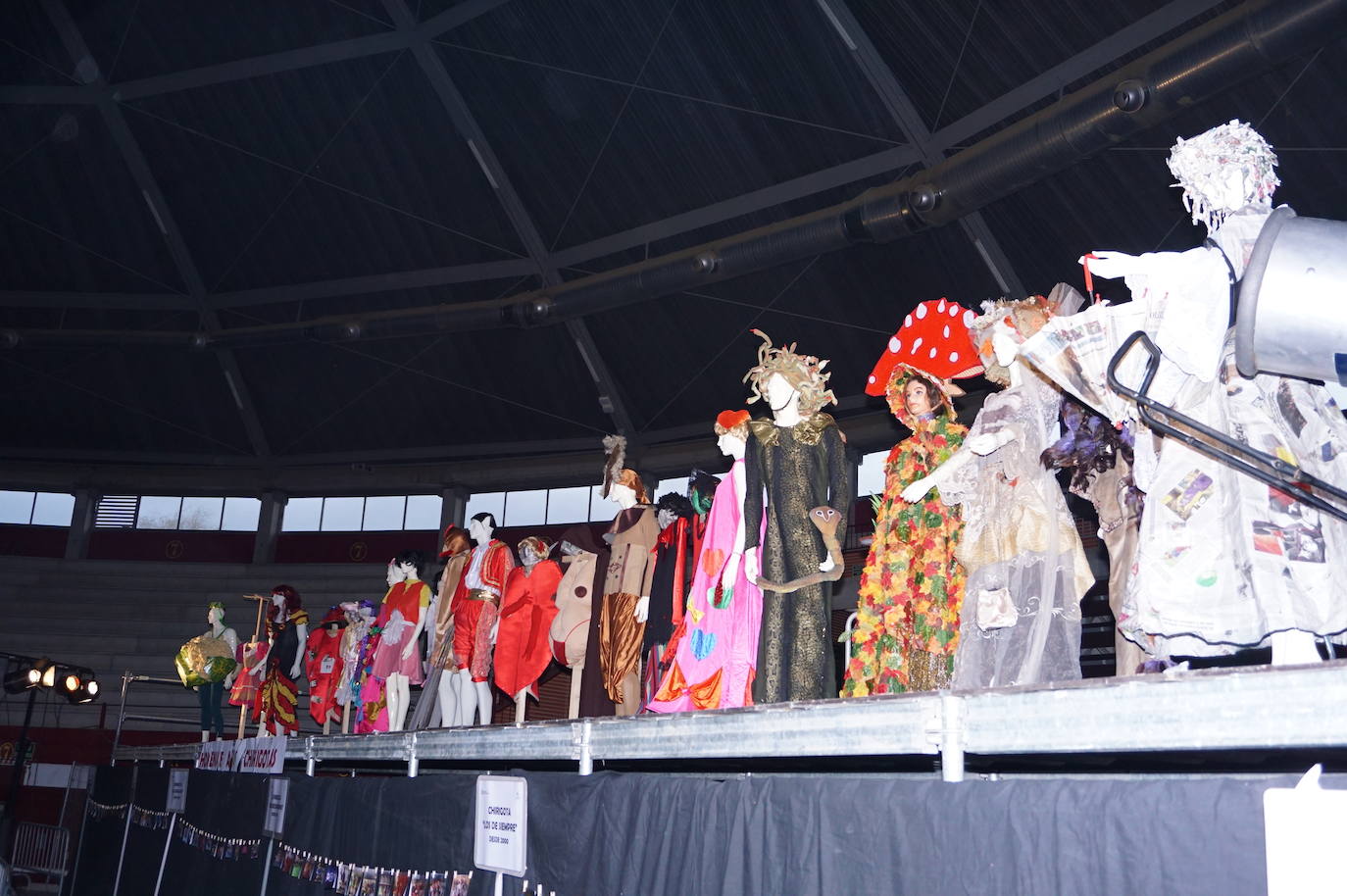 Superhéroes en el concurso de disfraces del carnaval de Arroyo. 