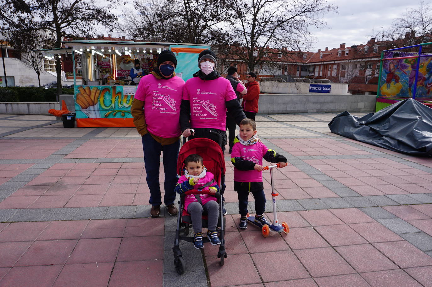Las camisetas fucsias regaron el recorrido de esta mañana por Arroyo de muestras de solidaridad y empatía en la lucha contra el cáncer. 
