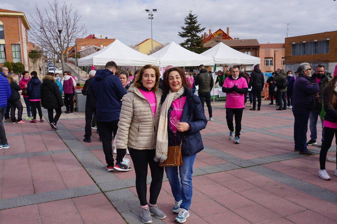 Las camisetas fucsias regaron el recorrido de esta mañana por Arroyo de muestras de solidaridad y empatía en la lucha contra el cáncer. 