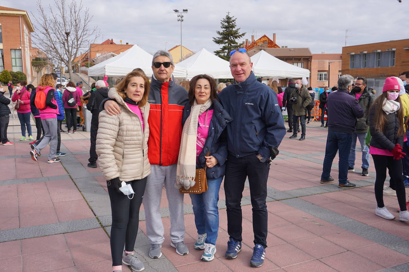 Las camisetas fucsias regaron el recorrido de esta mañana por Arroyo de muestras de solidaridad y empatía en la lucha contra el cáncer. 
