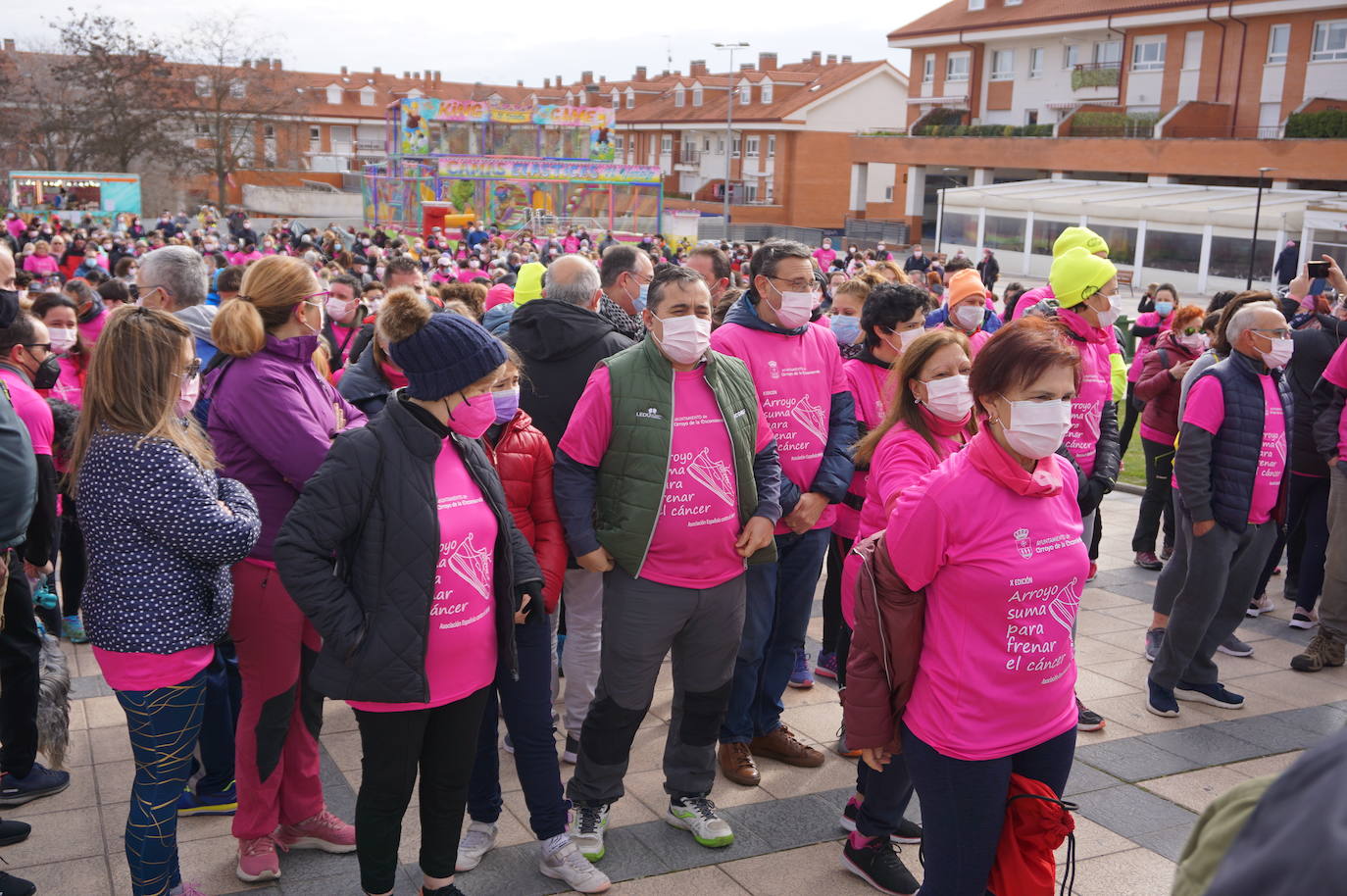 Las camisetas fucsias regaron el recorrido de esta mañana por Arroyo de muestras de solidaridad y empatía en la lucha contra el cáncer. 