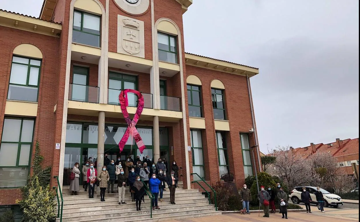 Acto de homenaje a las víctimas de la invasión de Ucrania en el acto celebrado esta mañana en Arroyo. 