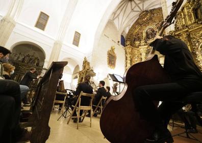 Imagen secundaria 1 - La Banda Sinfónica de Arroyo lleva su música de Pasión al centro de Valladolid