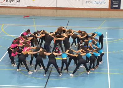 Imagen secundaria 1 - Buen papel de los equipos de balonmano de Arroyo