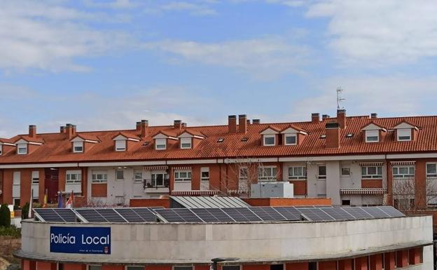 Placas en las dependencias de la Policía Local de Arroyo 