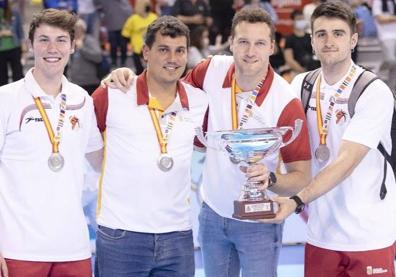 Imagen secundaria 1 - Diferententes momentos del CESA Balonmano 