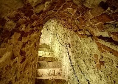 Imagen secundaria 1 - Imágenes del interior de la antigua bodega de Arroyo 