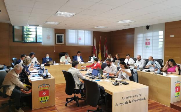 Grupos municipales de Arroyo de la Encomienda durante la celebración del pleno 